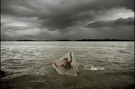 Photo by Espen Rasmussen for 2009 Pictures of the Year International exhibit