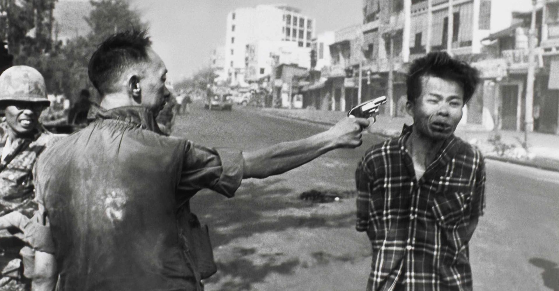 Police Commander Nguyen Ngoc Loan killing Viet Cong operative Nguyen Van Lem - February 1968